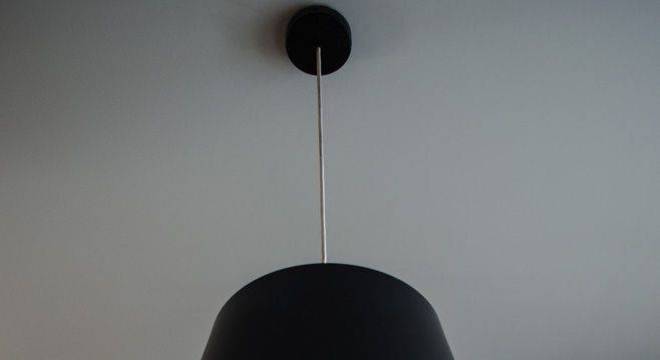 lustres modernos - pendentes pretos com interior branco 