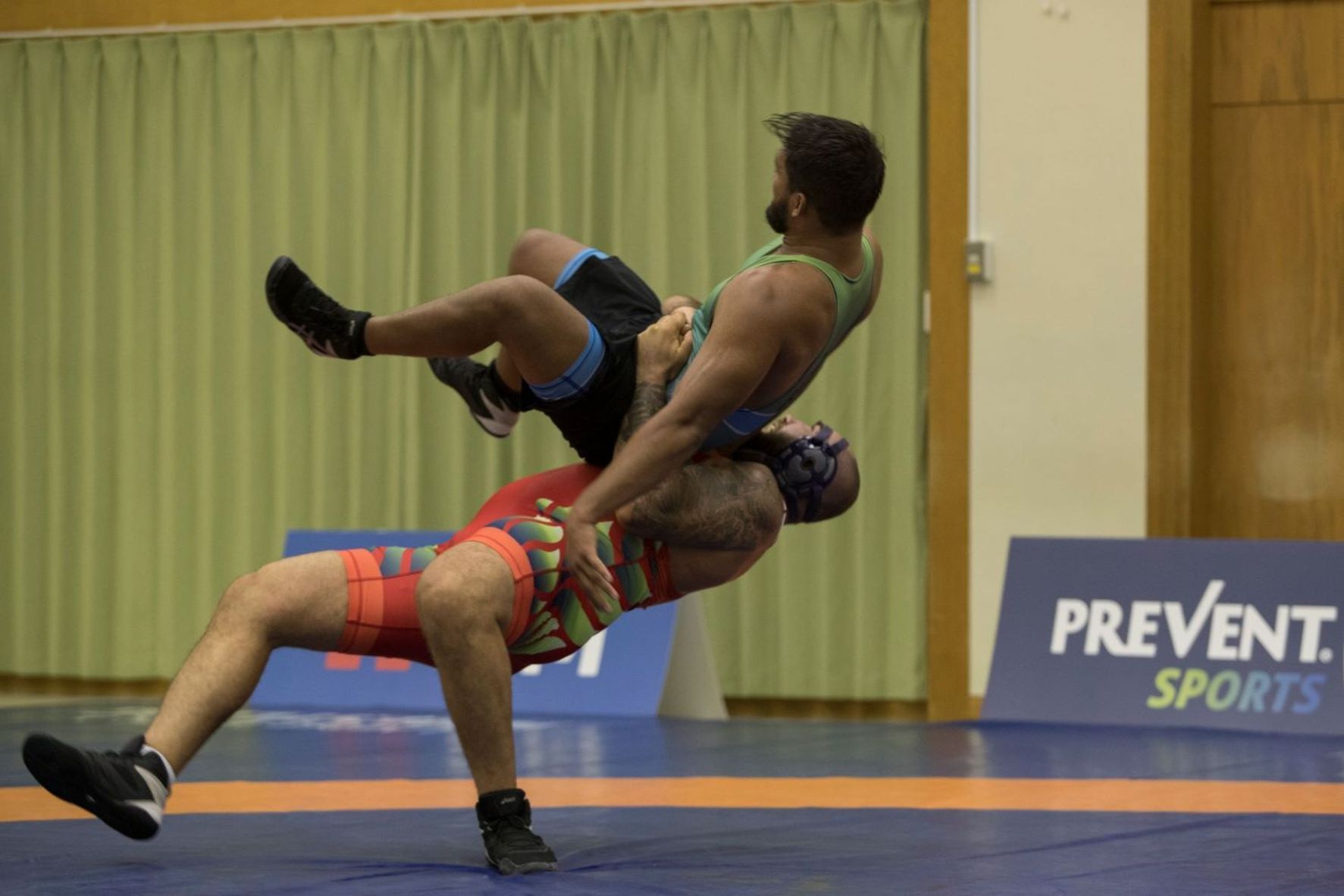 Atletas iranianos, vice-campeonato de luta livre greco-romano  asiático-2018, em Quirguistão. - Pars Today