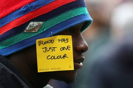 Imigrante protesta contra racismo na Itália