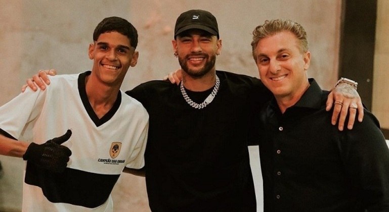 Iran Ferreira, o Luva de Pedreiro, com Neymar e Luciano Huck