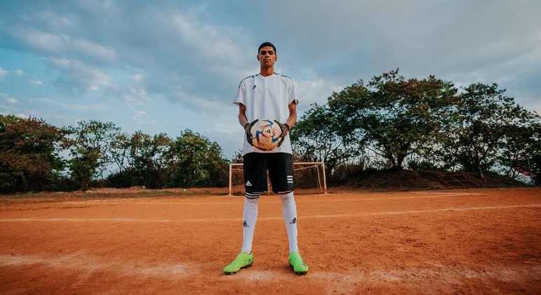 Luva de Pedreiro foi contratado para ser embaixador de marca esportiva na Copa do Mundo

