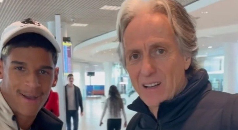 Influenciador brasileiro encontrou ex-treinador do Flamengo em aeroporto na Europa