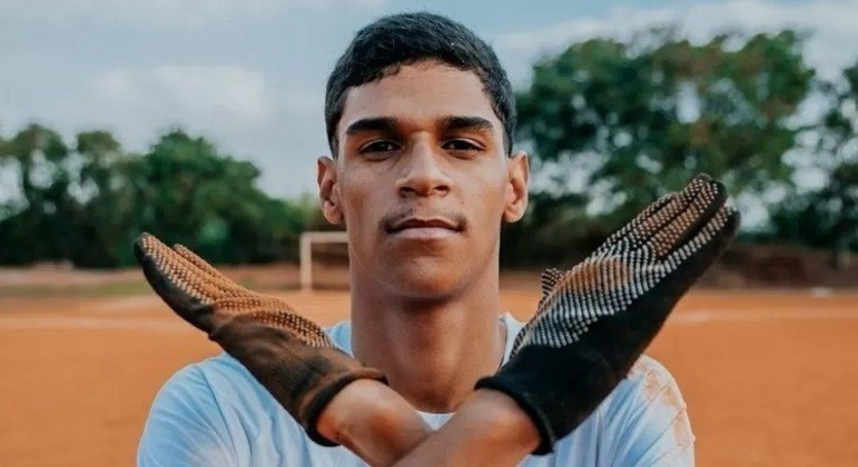 Luva de Pedreiro recebeu unfollow do perfil oficial do Instagram