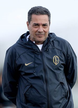 Luxa tem sido muito criticado por torcedores após queda do time na Copa do Brasil