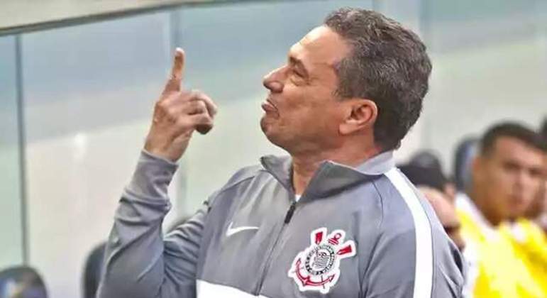 Gil, vai roubar o Corinthians até quando?' Organizadas têm acesso ao hotel  do Corinthians. Jogadores apavorados. Medo de agressões - Prisma - R7 Cosme  Rímoli