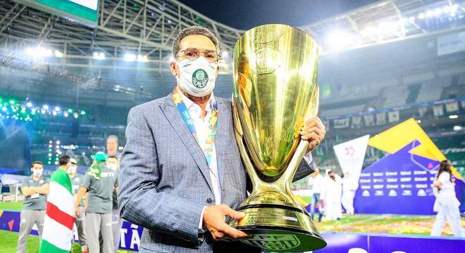 Luxemburgo tenta se defender. Usa o cada vez mais insignificante Campeonato Paulista