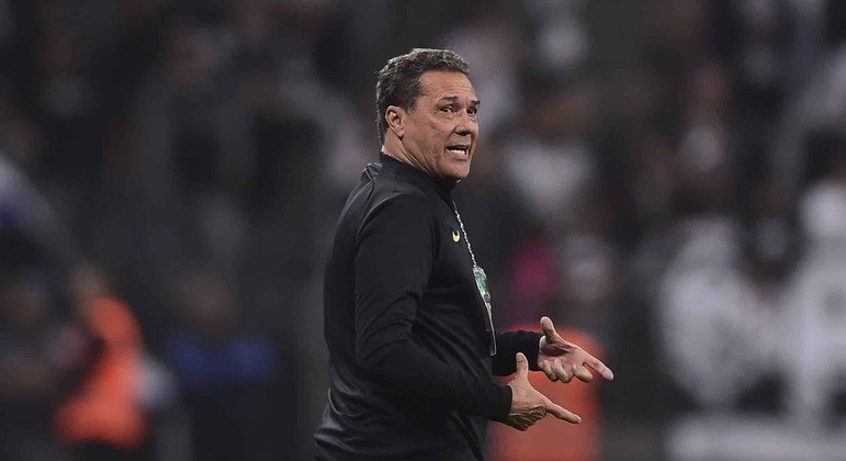 Treinador se mostrava perdido nas coletivas. Na maneira desesperada com que usou Renato Augusto 