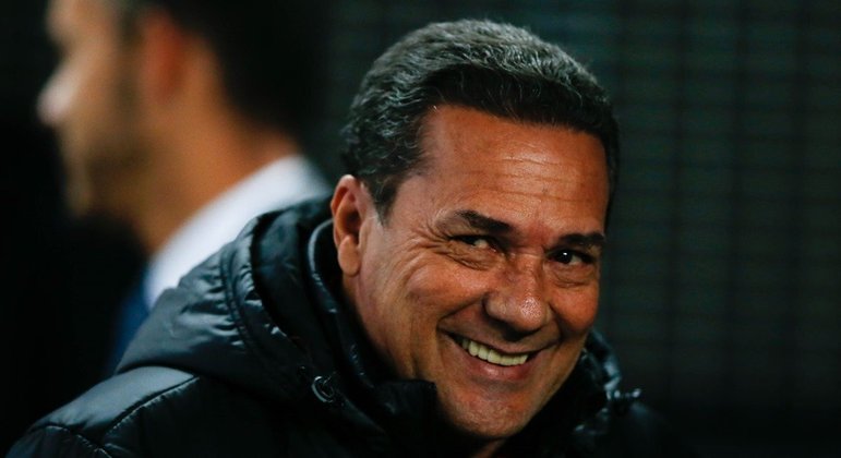Luxemburgo comemora, depois de um ano e sete meses, uma vitória como treinador