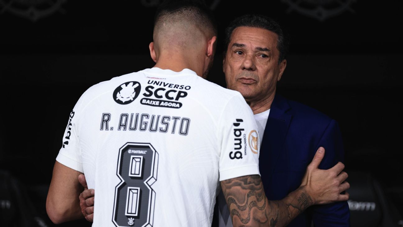 Não usar a fisiologia para preservar seu principal jogador, Renato Augusto. Pecado mortal