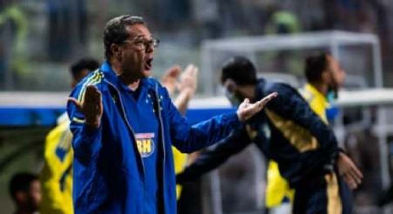 Luxemburgo está suspenso do jogo contra o Avaí, no dia 22 de outubro, em Florianópolis