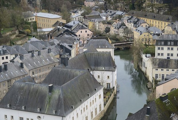 Luxemburgo - Europa- 602 mil habitantes em 2.586 km2.  Capital- Luxemburgo 