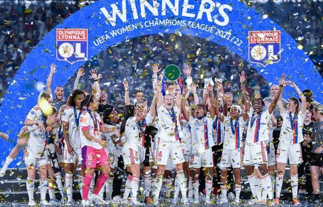 No futebol feminino, o Lyon venceu a Champions League Feminina. Foi o 8º título da equipe feminina do clube francês. A final foi diante do Barcelona, que perdeu por 3 a 1. A artilheira, no entanto, foi a espanhola Alexia Putellas, atacante do Barcelona e eleita melhor jogadora do mundo na temporada