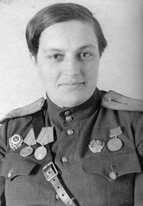 Lyudmila Pavlichenko (Ucrânia) -  Nasceu em 1916 em Bila Tserkva, a 80 km de Kiev. Morreu em 1974. Foi a melhor sniper feminina de todos os tempos. Campeã de todos os torneios de tiro de que participou (contra homens), alistou-se durante a II Guerra e logo virou lenda, especialista em eliminar snipers inimigos. 
