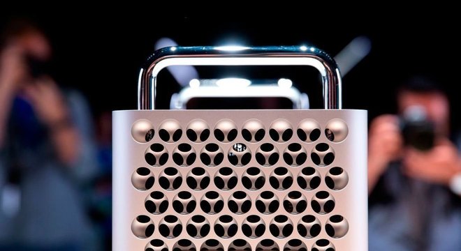 O computador tem três dissipadores grandes de calor para evitar superaquecimento