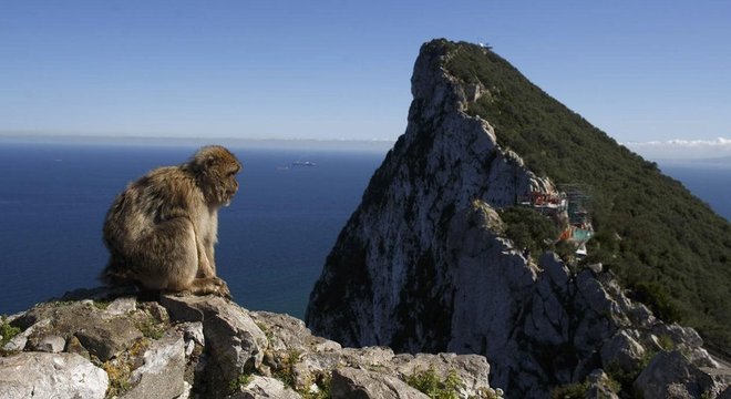 Finlayson diz que os penhascos íngremes de Gibraltar ajudaram a preservar os restos mortais dos neandertais