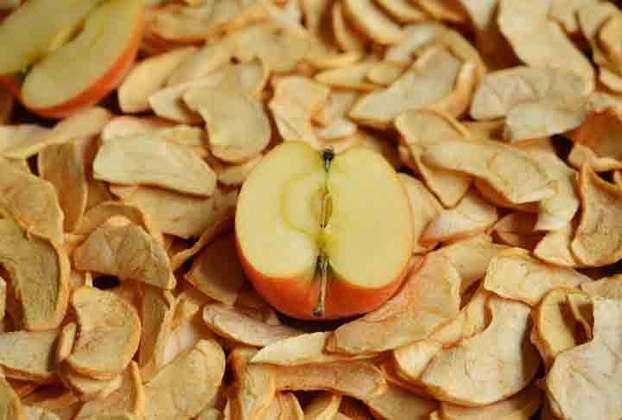 Maçãs secas: As maçãs secas são frequentemente consumidas como lanche, mas também são usadas em uma variedade de receitas, incluindo cereais, iogurtes, saladas, bolos e compotas.