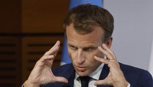 Homem joga ovo no presidente francês, Emmanuel Macron 