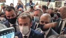 Jovem que jogou ovo em Macron é internado em clínica psiquiátrica