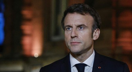 Emmanuel Macron busca o diálogo