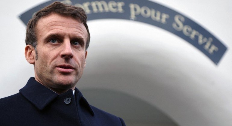 O presidente francês, Emmanuel Macron, durante coletiva de imprensa em Longvic