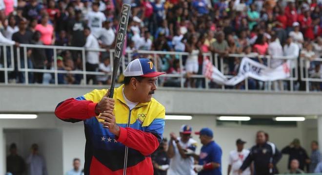 Maduro durante inauguração de estádio de beisebol na cidade de La Guaira