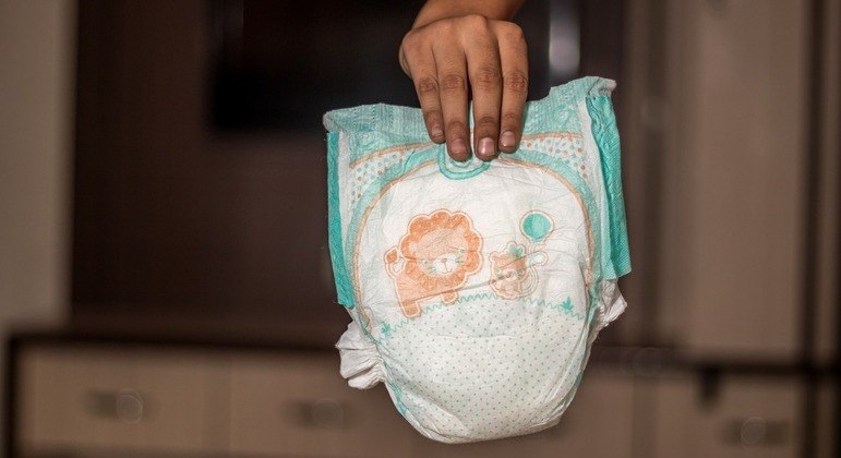 Mãe proíbe avós de trocarem fraldas do neto, por motivo de 'privacidade do bebê'