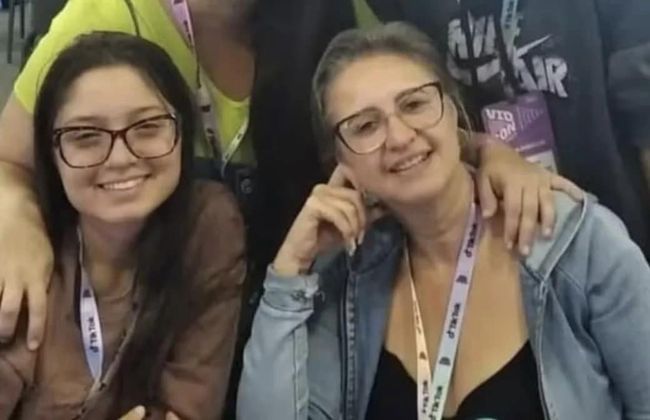 Mãe e filha, Luciana Marley Rodzewics Santos, de 46 anos, e Letícia Ayumi Rodzewics Sakumoto, de 20, estavam no helicóptero que desapareceu em São Paulo, na tarde do dia 31 de dezembro. Elas eram acompanhadas de um amigo, Raphael Torres, e do piloto, Cassiano Tete Teodoro. A aeronave ia para Ilhabela, no litoral norte de São Paulo, e foi sinalizada pela última vez na região da serra do mar, em São José dos Campos