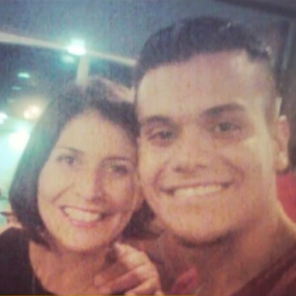 Margareth de Sousa, de 52 anos, e Matheus Sousa, de 29, foram assassinados dentro de um carro na zona leste de São Paulo, em abril deste ano. O atirador se aproximou das vítimas e as matou com vários disparos. Segundo a polícia, o bandido agiu sozinho e, em seguida, fugiu em uma moto. O crime teria sido encomendado por um familiar de Sousa, pai de uma criança cuja guarda estava sendo disputada na Justiça