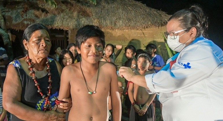 Indígenas aldeados têm prioridade na vacinação contra a Covid-19 no país 