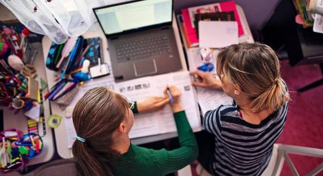 Enquanto parte dos alunos têm se mantido conectado, outra parte corre risco de evasão