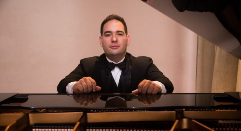Pianista Pablo Maquine, que se apresenta no DF nesta semana
