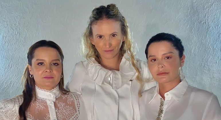 Família e amigos se unem em culto em memória de Marília Mendonça
