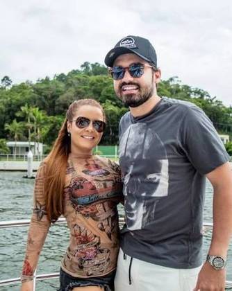 Maiara e Fernando começaram a namorar em 2019, mas a relação é marcada por muitas idas e vindas. Eles chegaram a ficar noivos durante uma viagem a Dubai, em fevereiro do ano passado. No fim de 2021, a cantora acusou o sertanejo de traição
