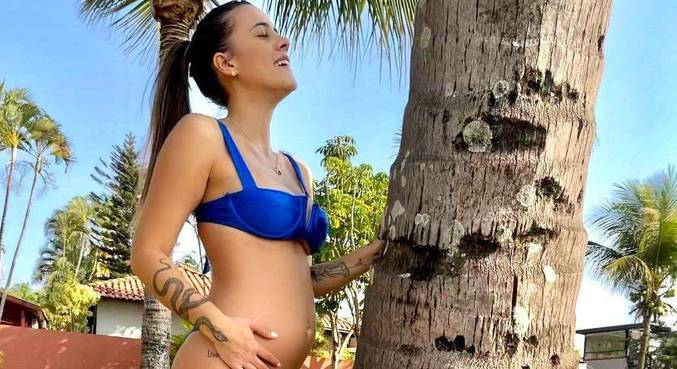  Maiára Quiderolly exibiu a barriguinha de cinco meses de gestação
