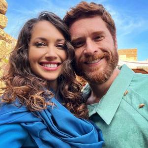Maiara Walsh e Cirillo Luna nos bastidores da série “Reis”, da Record TV
