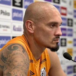 Zagueiro Maicon em entrevista coletiva nesta sexta-feira (27)