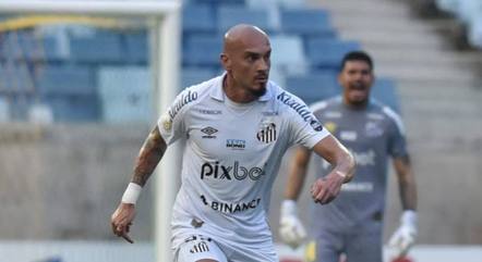 Maicon, zagueiro do Santos, pode chegar ao Vasco