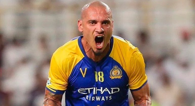 Maicon (zagueiro) - 33 anos - Sem clube desde julho de 2021 - Último clube: Al-Nassr - Valor de mercado: 1,2 milhão de euros (R$ 7,43 milhões)