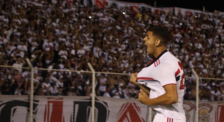 Maioli comemora gol do São Paulo em partida contra o Vasco