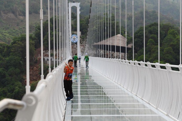 Os chefes de turismo vietnamitas estão tentando atrair visitantes de volta ao país após dois anos de paralisações da Covid-19, que impediram praticamente todos os viajantes estrangeiros. Em março, o Vietnã encerrou a quarentena para visitantes internacionais