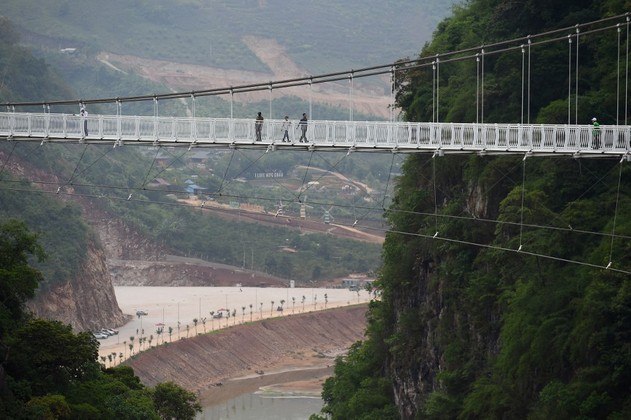 Nas próximas semanas, funcionários do Guinness World Records irão verificar se a construção é oficialmente a ponte de vidro mais longa do mundo