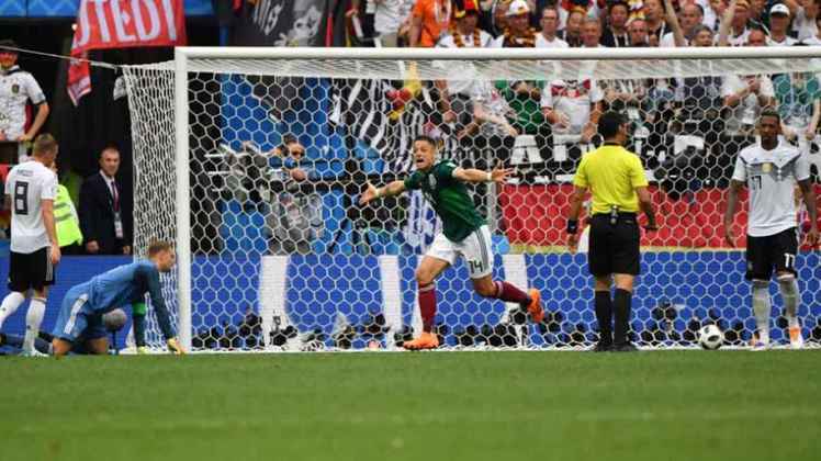 Alemanha 0 x 1 México — 2018 — A campeã mundial vigente estreou com derrota para o México na Copa de 2018, em Moscou. Lozano marcou o único gol, no primeiro tempo, para a festa da multidão mexicana