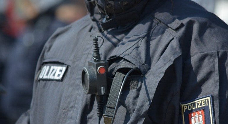 Maioria dos brasileiros aprova o uso de câmeras acopladas nas fardas policiais