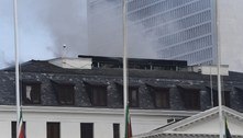 Incêndio consome prédio do Parlamento da África do Sul