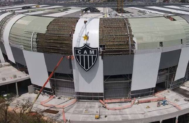 Mais do grande escudo do Atlético-MG na parte externa na Arena MRV.