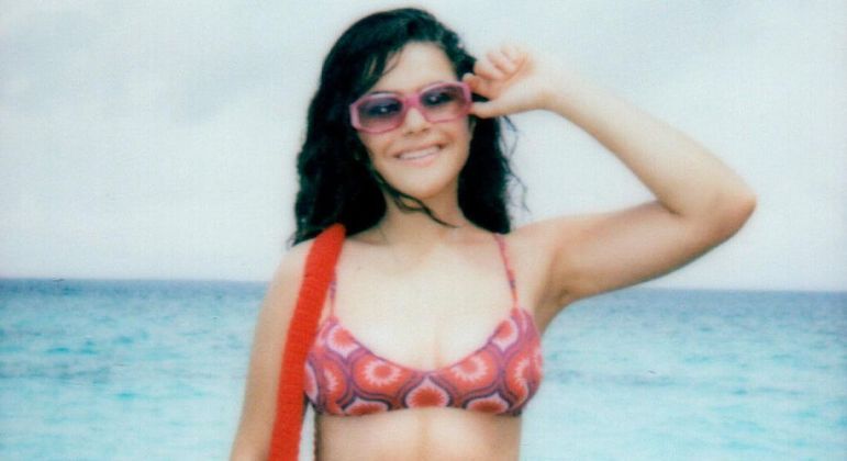 Maisa posa com biquíni diferentão nas Maldivas
