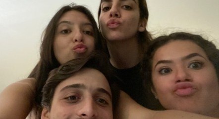 Maisa Silva e amigos