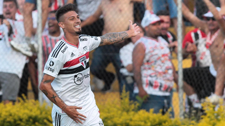 E também tem tabu recente: o Corinthians é o único time de
São Paulo que não venceu nenhum dos clássicos no Campeonato Paulista 2022. O
clube de Itaquera perdeu para o Santos, São Paulo e Palmeiras

 

Fique
ligado que neste domingo (27), os dois clubes devem escrever novas páginas na
história do Majestoso! A Record TV exibe o Campeonato
Paulista 2022 com exclusividade na TV aberta e também tem uma transmissão
inovadora para apaixonados pelo esporte no R7.com e no PlayPlus.