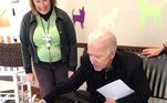 Biden entrou em contato com o abrigo e adotou Major. O cachorro agora será o primeiro cão adotado a morar na Casa Branca