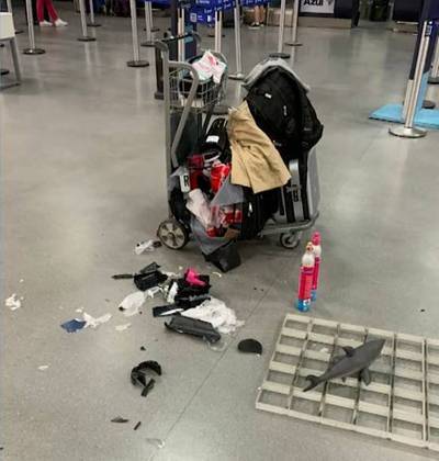 Uma mala explodiu na área de check-in do Terminal 1 do Aeroporto Internacional de São Paulo, em Guarulhos, na região metropolitana, na manhã de segunda-feira (12). Segundo a GRU Airport, que administra o aeroporto, houve uma intercorrência com um spray que estava dentro da bagagem de um passageiro. Apesar do incidente, não houve feridos.